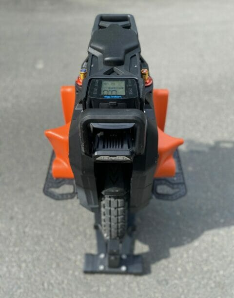 Agro Pads V2 orange on Veteran sherman S from e-RIDES.COM